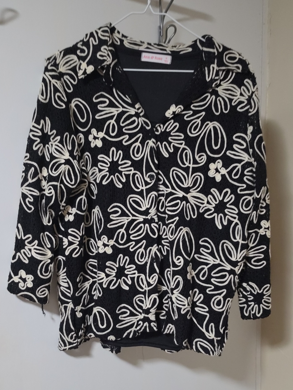Black & Cream Floral-Outline Blouse